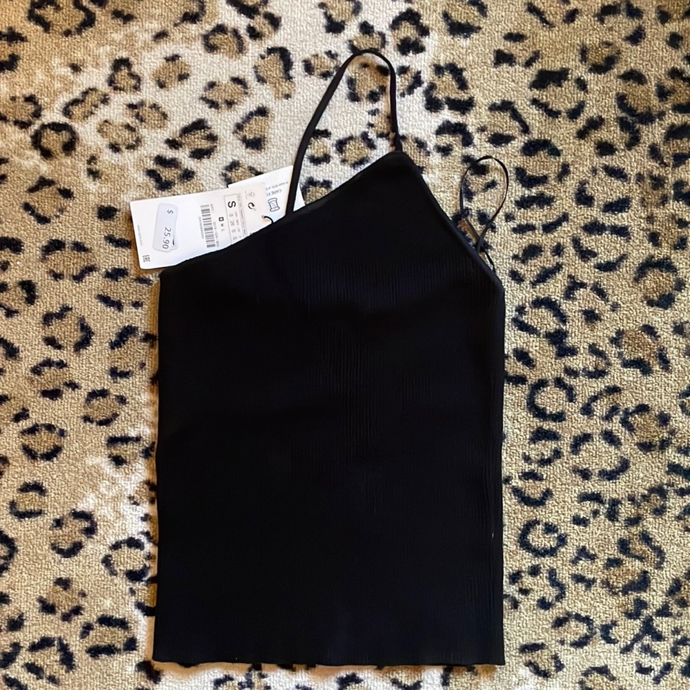 Cute black top